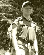 A Forest Conservancy volunteer ranger on the trail with a pack